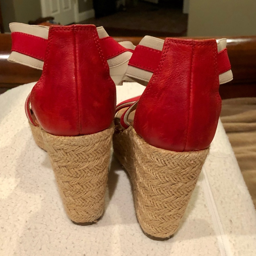 Paul Green
Espadrille Wedge Leather Sandals Red
